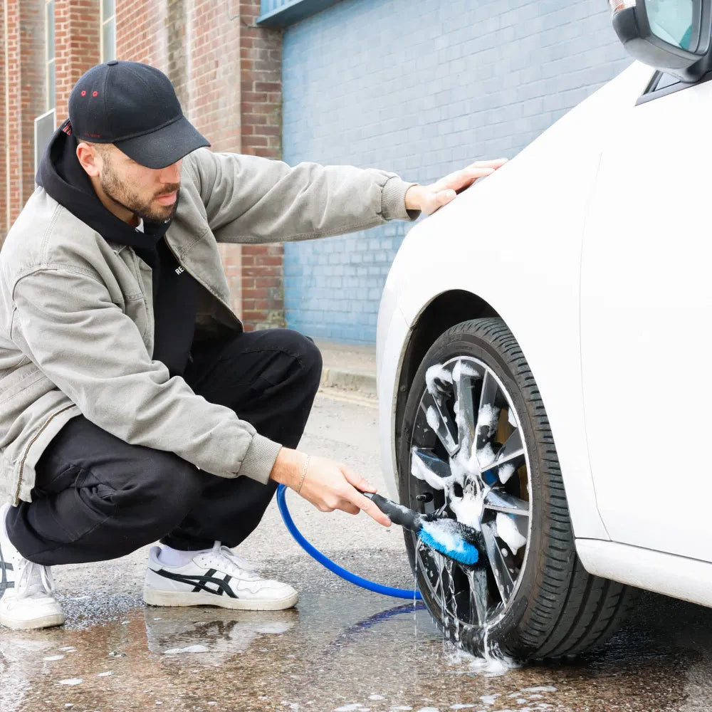 Streetwize Flow Thru Alloy Wheel Brush with bristles and ergonomic handle for effective wheel cleaning.