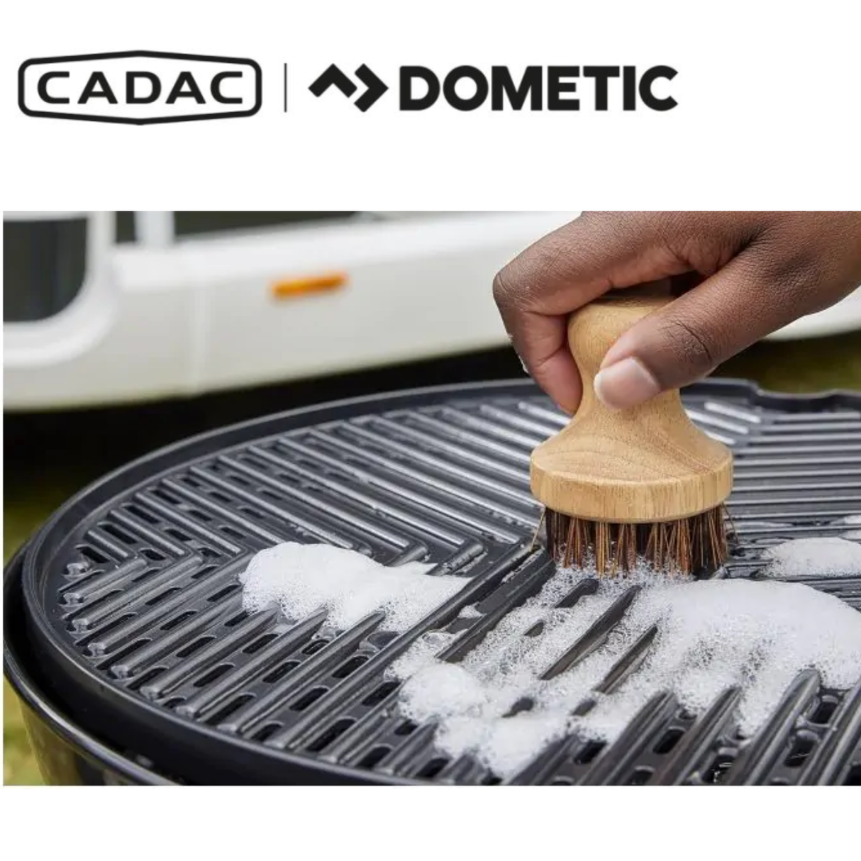 Cadac Dometic GreenGrill Brush with green handle and bristles, designed for cleaning ceramic grill surfaces effectively.