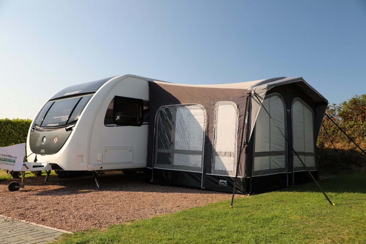 Vango Riviera 330 ProShied
