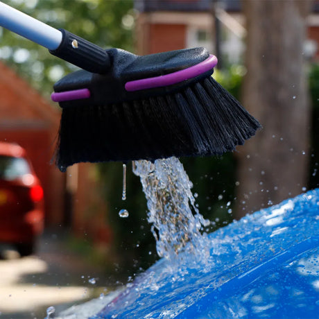 Streetwize telescopic car wash brush with soft bristles and extendable handle for effective vehicle cleaning.