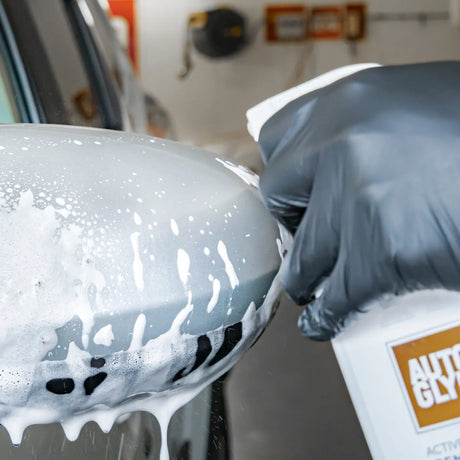 Autoglym Active Insect Remover spray bottle with label, designed for effective vehicle cleaning and insect removal.