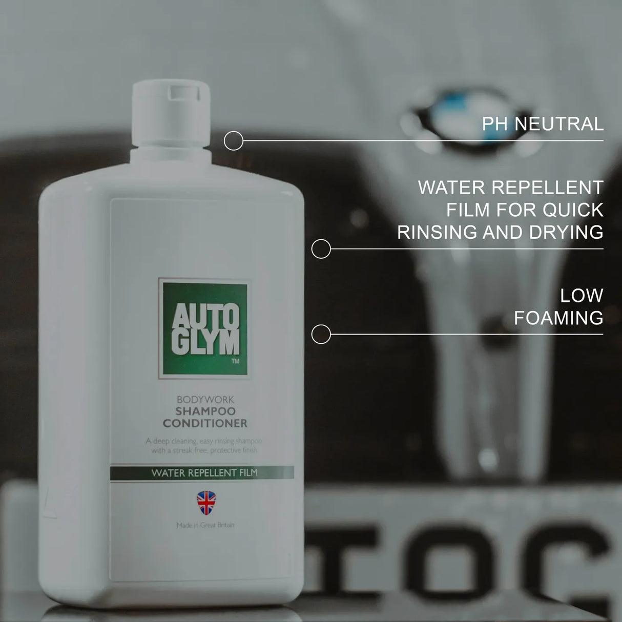 Autoglym Bodywork Shampoo Conditioner bottle on a clean surface, designed for thorough vehicle cleaning and conditioning.
