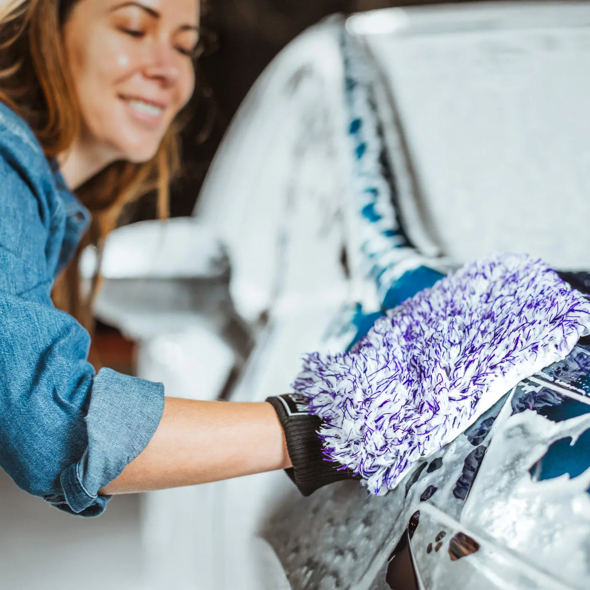 Autoglym Polar Wash bottle with a sleek design, featuring a label highlighting its vehicle cleaner properties.