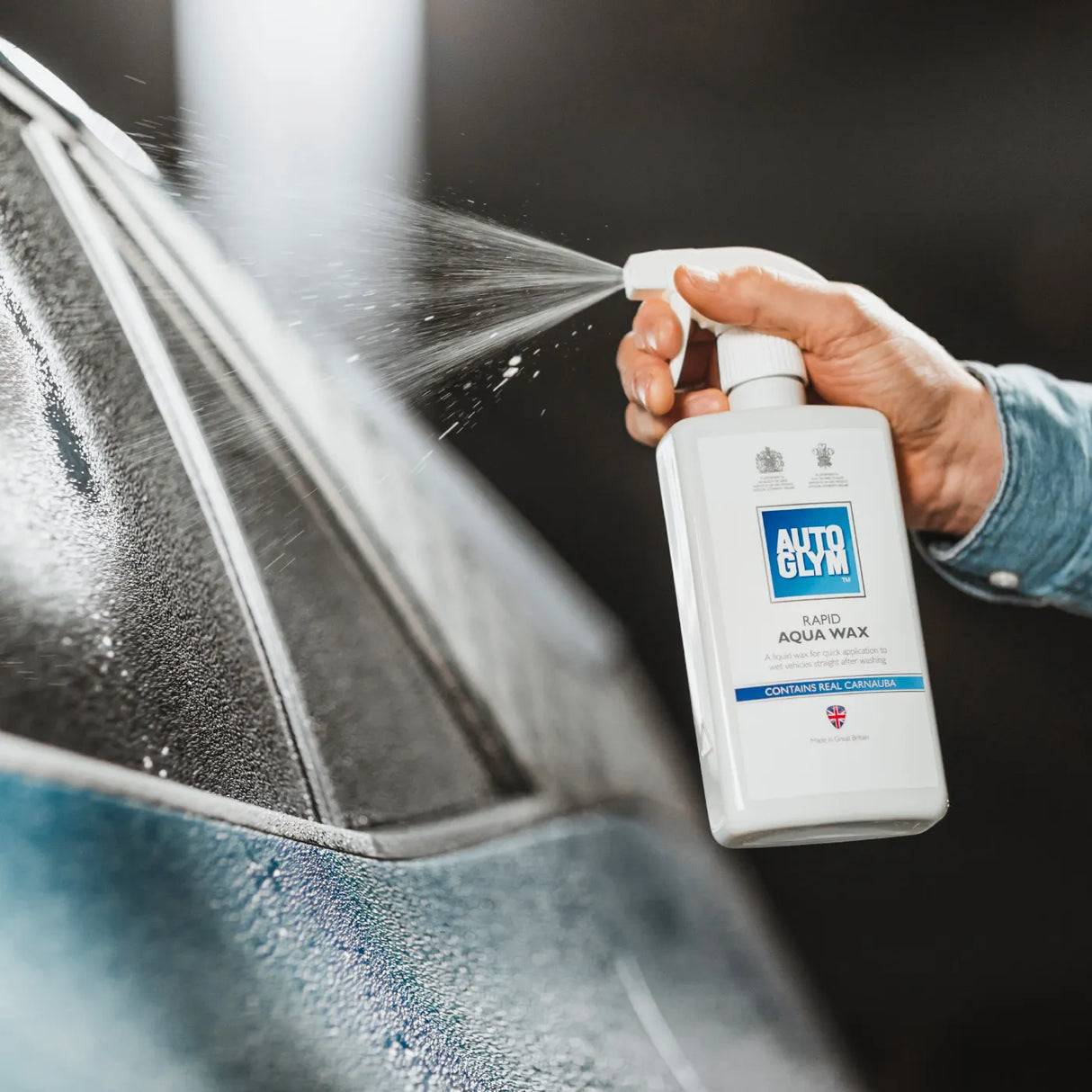 Autoglym Rapid Aqua Wax Kit for vehicles, featuring a spray bottle and applicator cloth for easy car waxing.