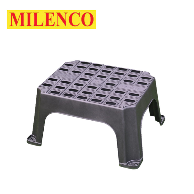 Milenco MGI Giant Step leveling ramp with durable construction for stabilizing vehicles on uneven surfaces.