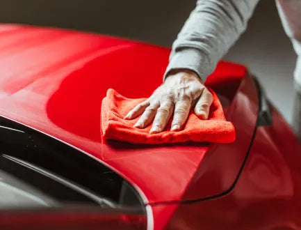 Autoglym Super Resin Polish 1L bottle for vehicle cleaning, showcasing a sleek design and clear labeling.