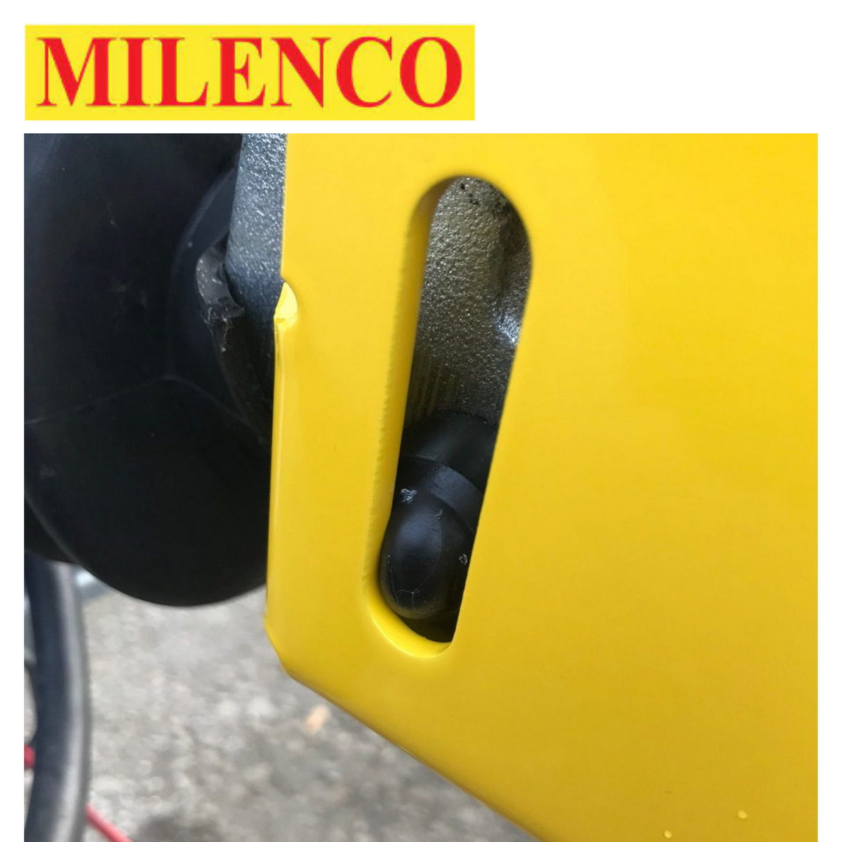 Milenco Super Heavy Duty WS3000 Hitchlock Winterhoff, showing durable lock design and secure hitch attachment.
